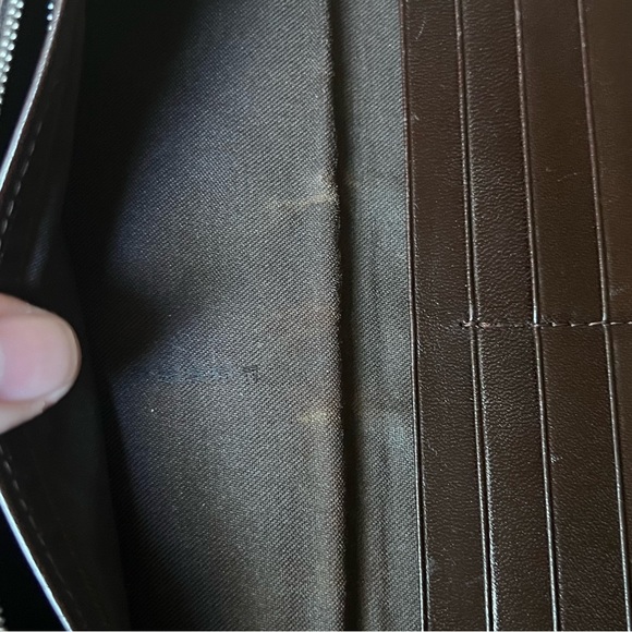 EUC AUTH Fendi Leather Wallet - Picture 15 of 17